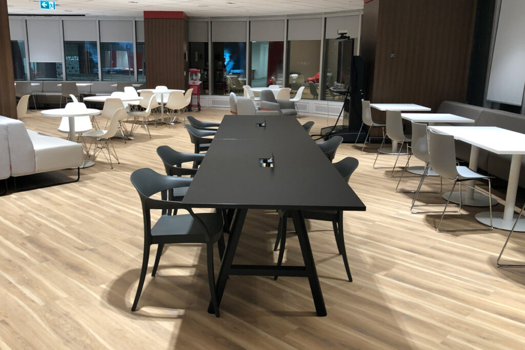 A bunch of different tables with different types of chairs at them