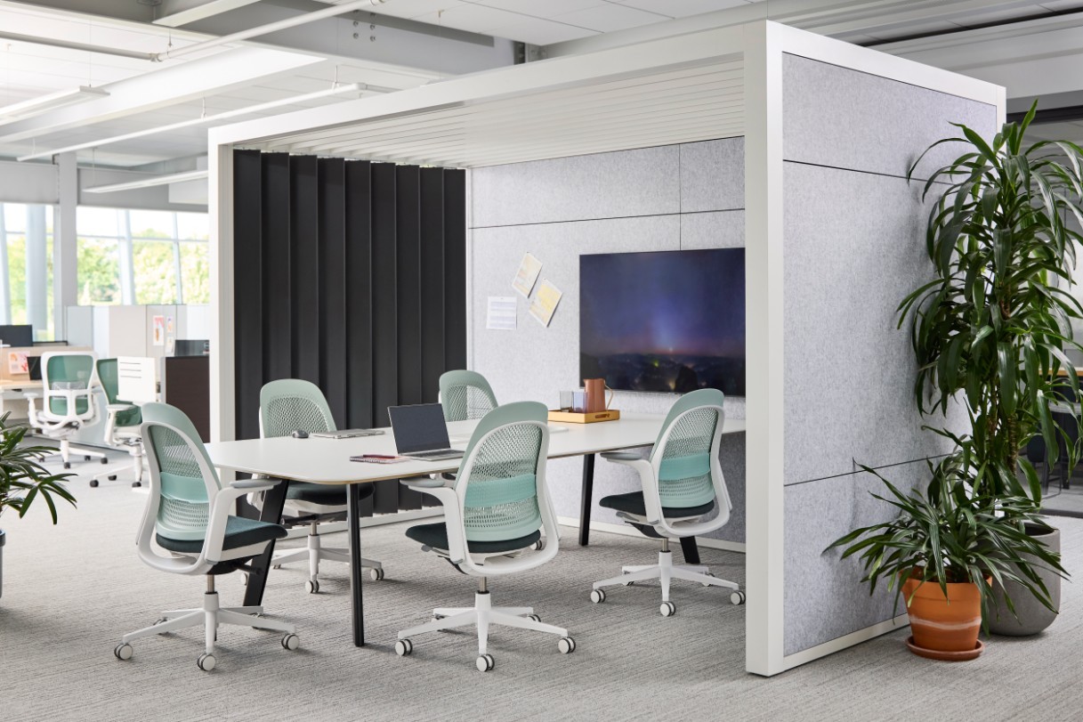 Breck Chair with Immerse Table and Pergola